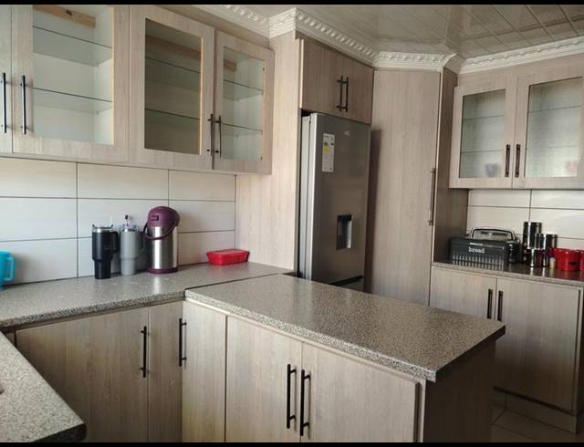 4 BEDROOM PROPERTY TO RENT IN SESHEGO A